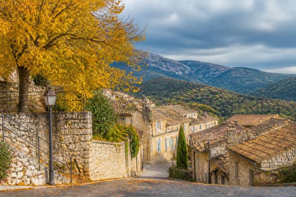 Les villages de Provence à découvrir en automne : couleurs, calme et authenticité